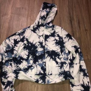 tie die blue black and white crop top sweater